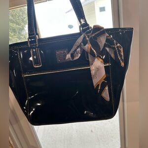 Dooney & Bourke Black patent leather Shoulder Bag in excellent condition.